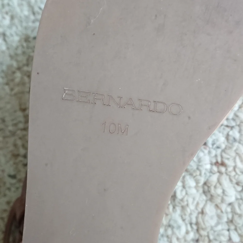 Bernardo Kennedy Luggage Glove Leather sandals size 10M
